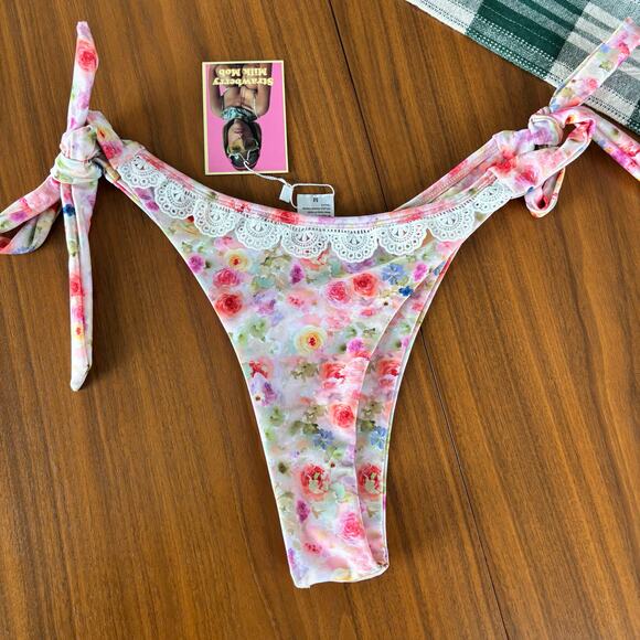 NEW Strawberry Milk Mob Bittersweet Samba Bikini Matching Top Bottom Size Medium - Picture 7 of 7